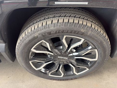 Used 2024 GMC Sierra EV Denali AWD/4WD image 32