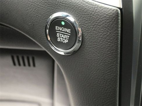 Used 2024 Ford Edge SE image 32