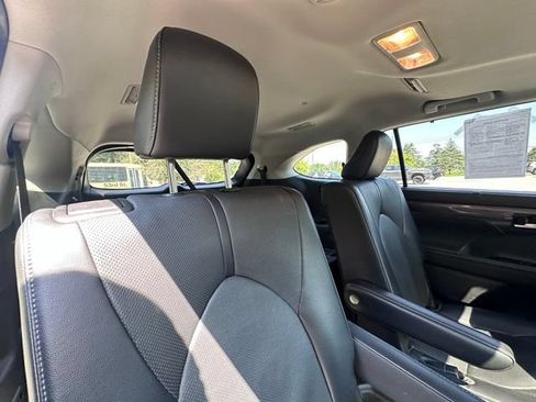 Used 2023 Toyota Highlander Limited AWD/4WD image 9