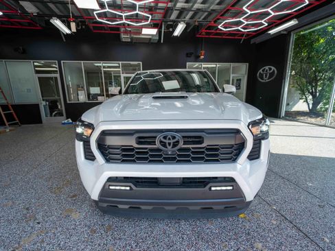 Used 2024 Toyota Tacoma TRD Sport w/ TRD Sport Premium Package AWD/4WD image 6