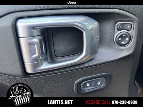 Used 2024 Jeep Wrangler Unlimited w/ Convenience Group image 25
