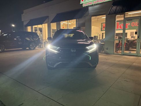 Used 2021 Honda CR-V Touring image 2