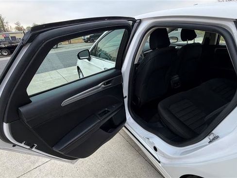 Used 2020 Ford Fusion SE image 12