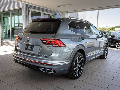 Used 2022 Volkswagen Tiguan SEL R-Line AWD/4WD image 2