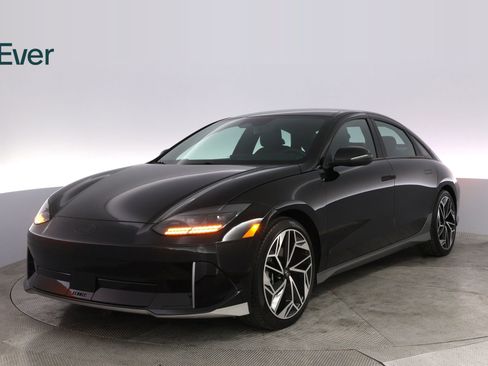 Used 2023 Hyundai Ioniq 6 SEL image 2