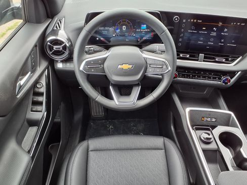 New 2026 Chevrolet Equinox LT w/ Convenience Package II FWD image 11