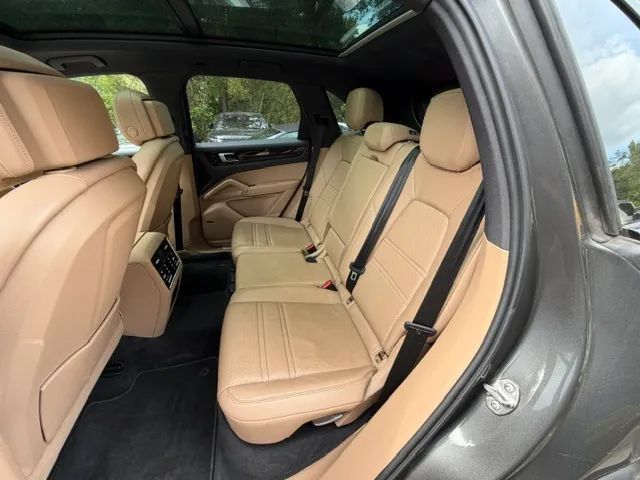 Used 2020 Porsche Cayenne AWD/4WD image 21
