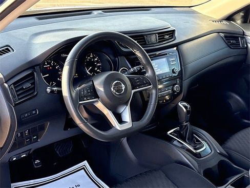 Used 2017 Nissan Rogue SV image 19