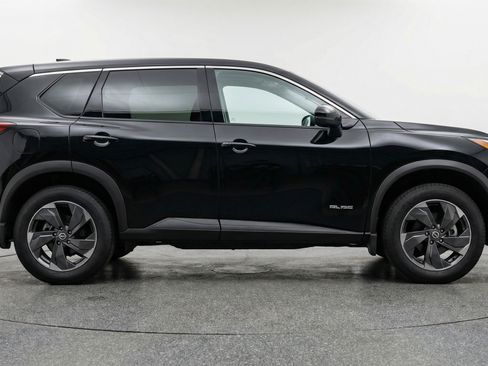 Used 2025 Nissan Rogue SV FWD image 11