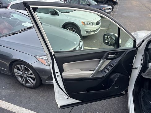 Used 2018 Subaru Forester 2.5i Limited image 18