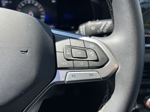 Certified 2023 Volkswagen Taos SE w/ Panoramic Sunroof Package image 17