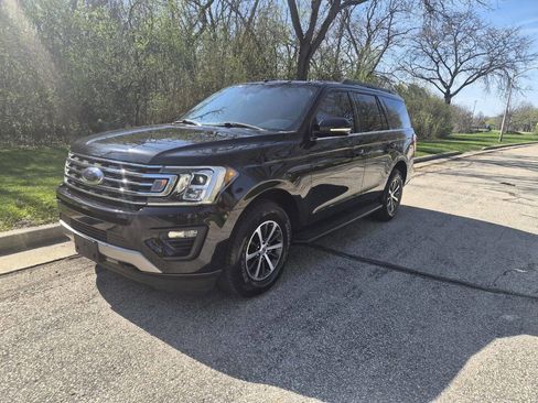 Used 2018 Ford Expedition XLT w/ Equipment Group 201A image 2
