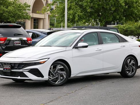 Used 2024 Hyundai Elantra Limited FWD image 15