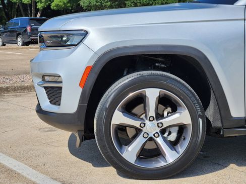 Used 2023 Jeep Grand Cherokee Limited AWD/4WD image 8