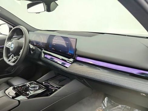 Used 2026 BMW 550e xDrive image 22