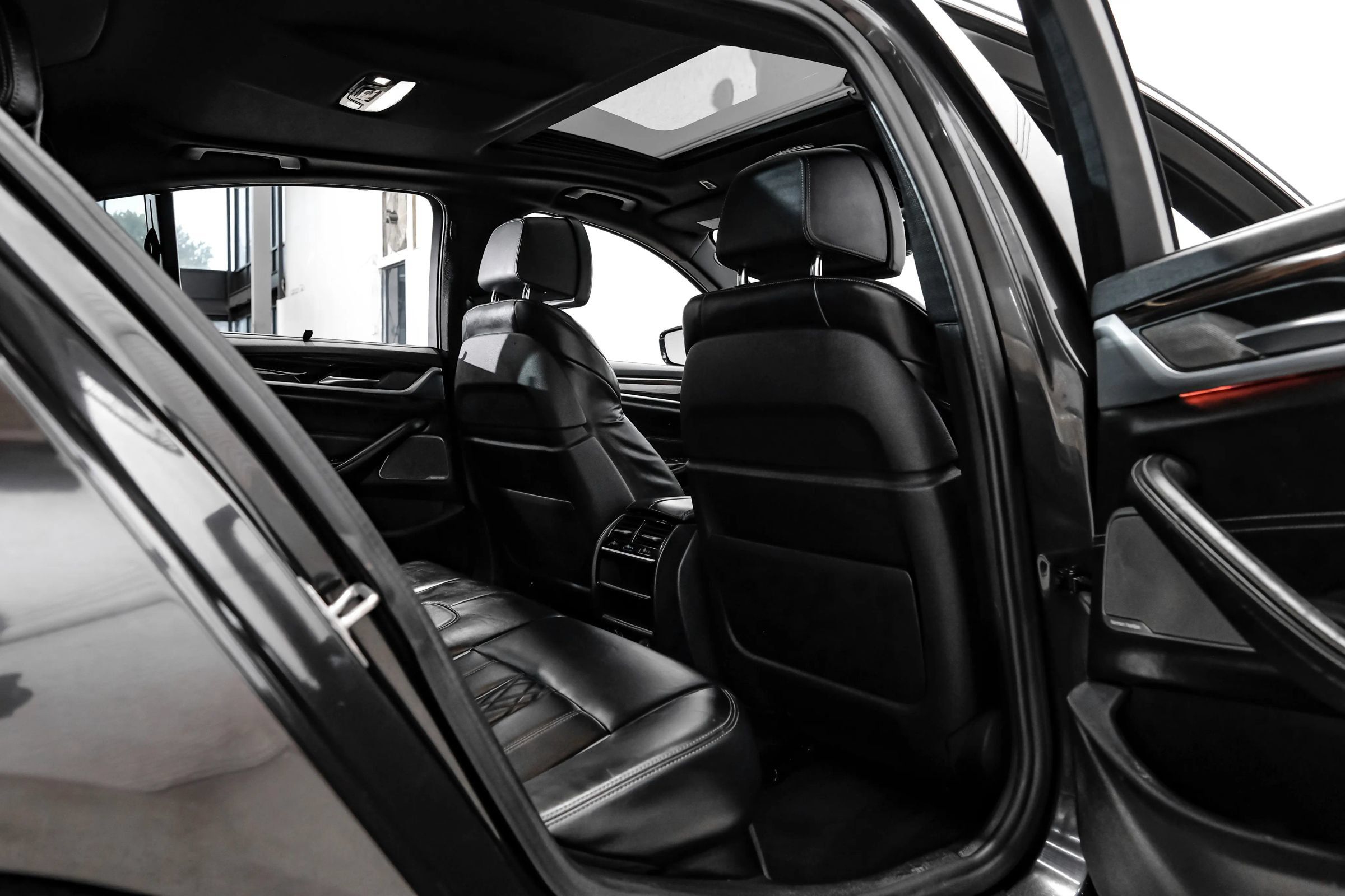 Used 2019 BMW 540i w/ M Sport Package RWD image 53