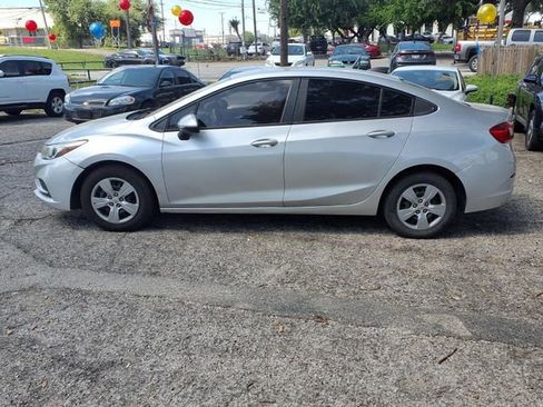 Used 2017 Chevrolet Cruze LS FWD image 4