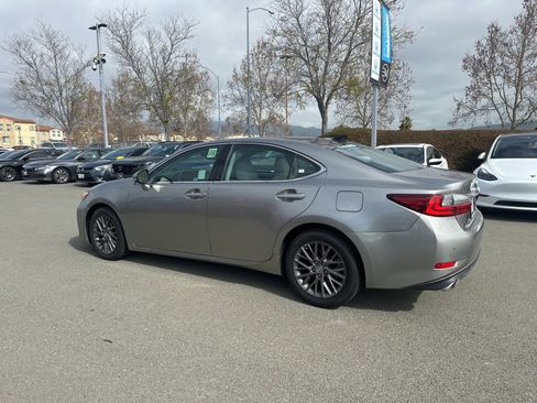 Used 2018 Lexus ES 350 w/ Navigation System Package image 4