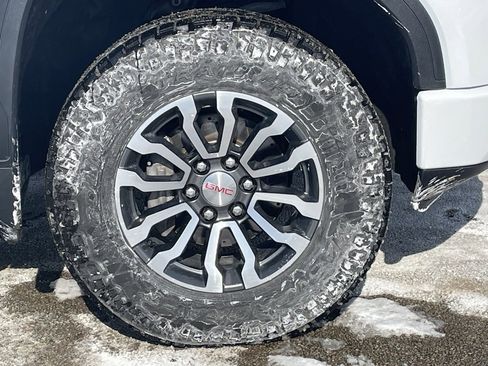 Certified 2020 GMC Sierra 1500 AT4 w/ Off-Road Performance Package image 10