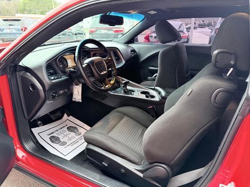Used 2021 Dodge Challenger SXT w/ Driver Convenience Group image 10