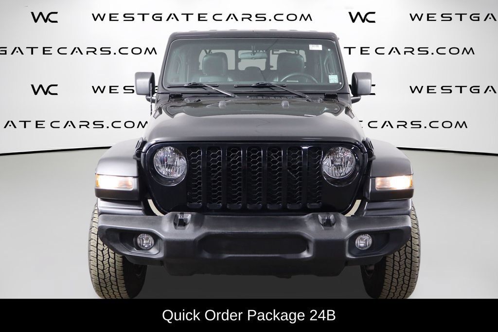 Used 2022 Jeep Gladiator Sport AWD/4WD image 2