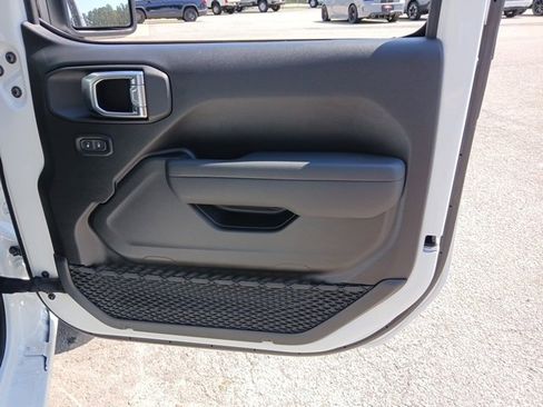 New 2025 Jeep Gladiator Sport image 28