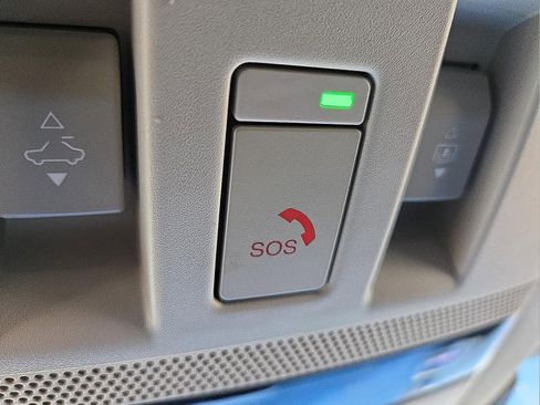 Used 2025 Nissan Ariya Platinum image 22