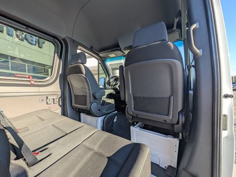 Used 2024 Mercedes-Benz Sprinter 2500 image 25