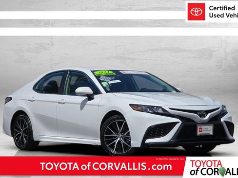 Certified 2024 Toyota Camry SE FWD image 1