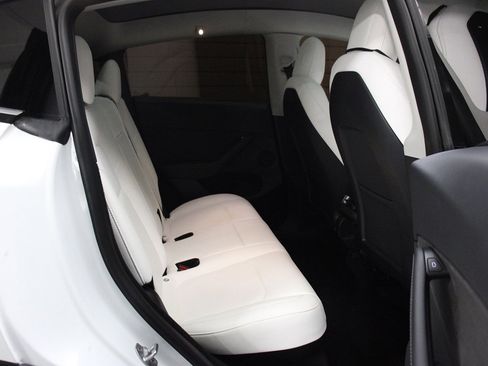 Used 2023 Tesla Model Y Long Range image 29