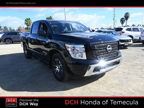 Used 2024 Nissan Titan SV w/ SV Convenience Package image 3