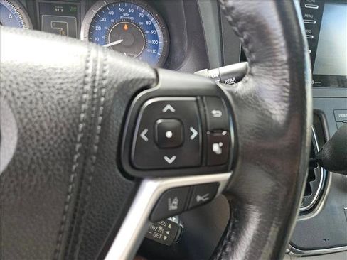 Used 2018 Toyota Sienna XLE FWD image 20
