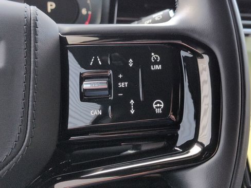 Used 2024 Land Rover Range Rover Sport Dynamic SE image 17