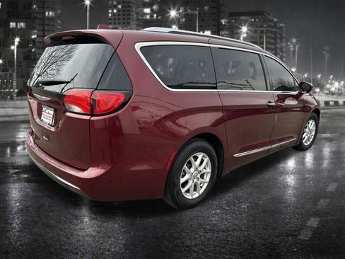 Used 2020 Chrysler Pacifica Touring-L image 7