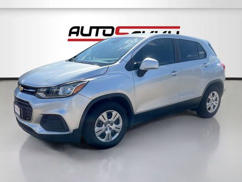 Used 2018 Chevrolet Trax LS FWD image 3