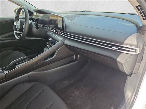 Used 2024 Hyundai Elantra SEL FWD image 21