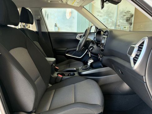 Used 2025 Kia Soul LX w/ LX Technology Package image 34