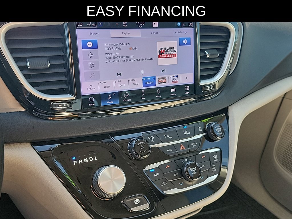 Used 2021 Chrysler Pacifica Touring-L FWD image 26