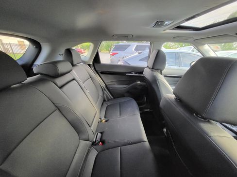 Used 2024 Kia Seltos SX w/ SX Sunroof Package image 9