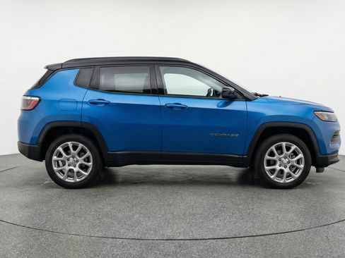 Used 2025 Jeep Compass Limited image 11
