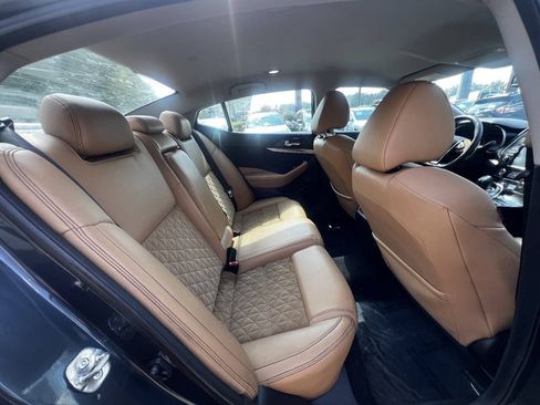 Used 2016 Nissan Maxima SR FWD image 11