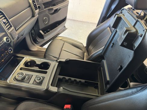 Used 2021 Ford Expedition XLT AWD/4WD image 19