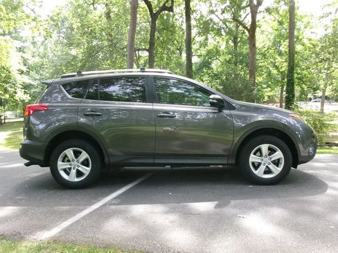 Used 2013 Toyota RAV4 XLE FWD image 4