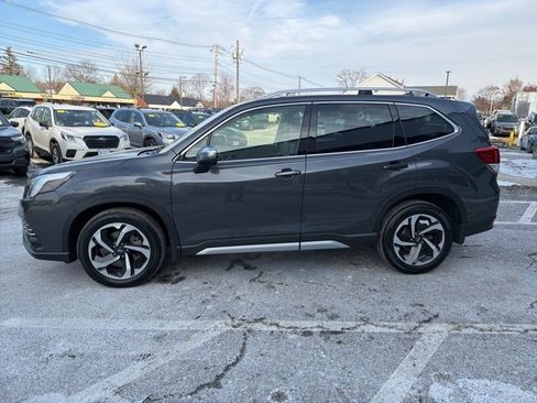Used 2023 Subaru Forester Touring image 3
