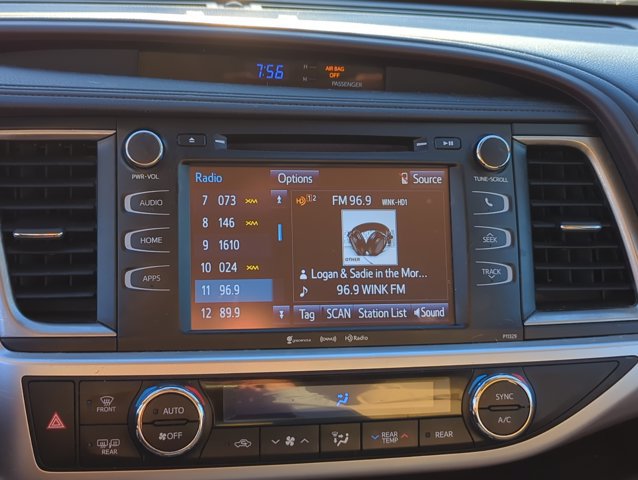 Used 2017 Toyota Highlander Plus w/ Carpet Mat Package AWD/4WD image 19