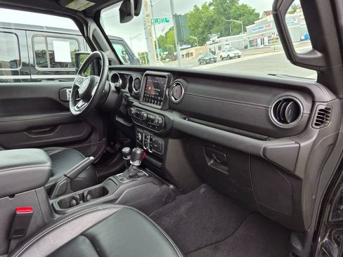 Used 2023 Jeep Wrangler Unlimited Sahara w/ Cold Weather Group AWD/4WD image 23