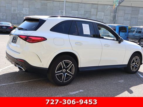 Used 2025 Mercedes-Benz GLC 300 4MATIC image 9