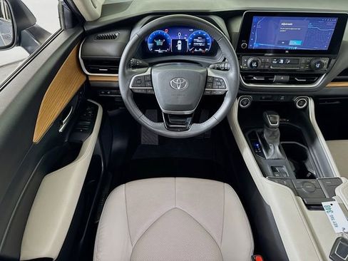 Used 2024 Toyota Grand Highlander FWD image 21
