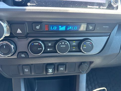 Used 2021 Toyota Tacoma TRD Off-Road AWD/4WD image 30