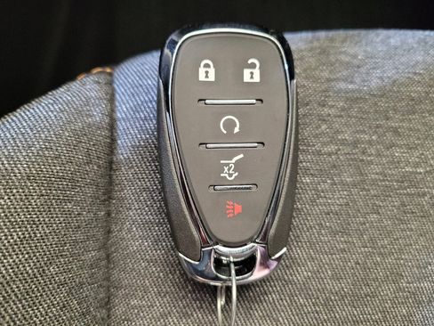 Used 2024 Chevrolet Equinox LT image 32